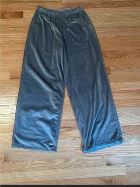 Old Navy Gray Velvet Wide-Leg sweatpants